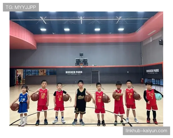 CBA联合教育部推出篮球教学视频，由现役球员示范基本功