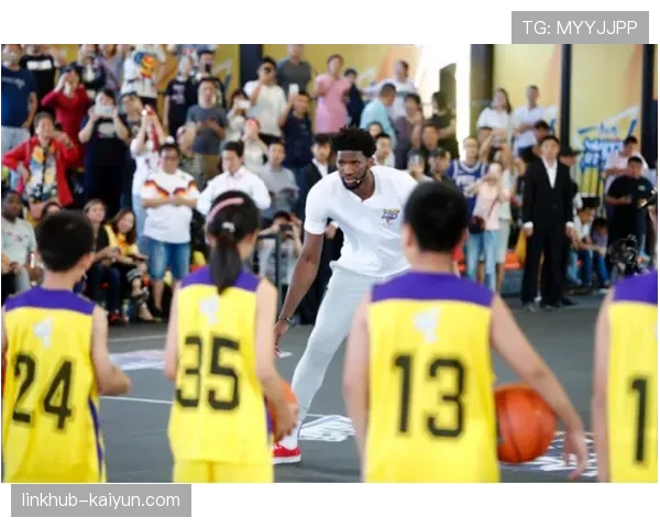 NBA关怀行动组织公益活动，球星教导青少年篮球技巧
